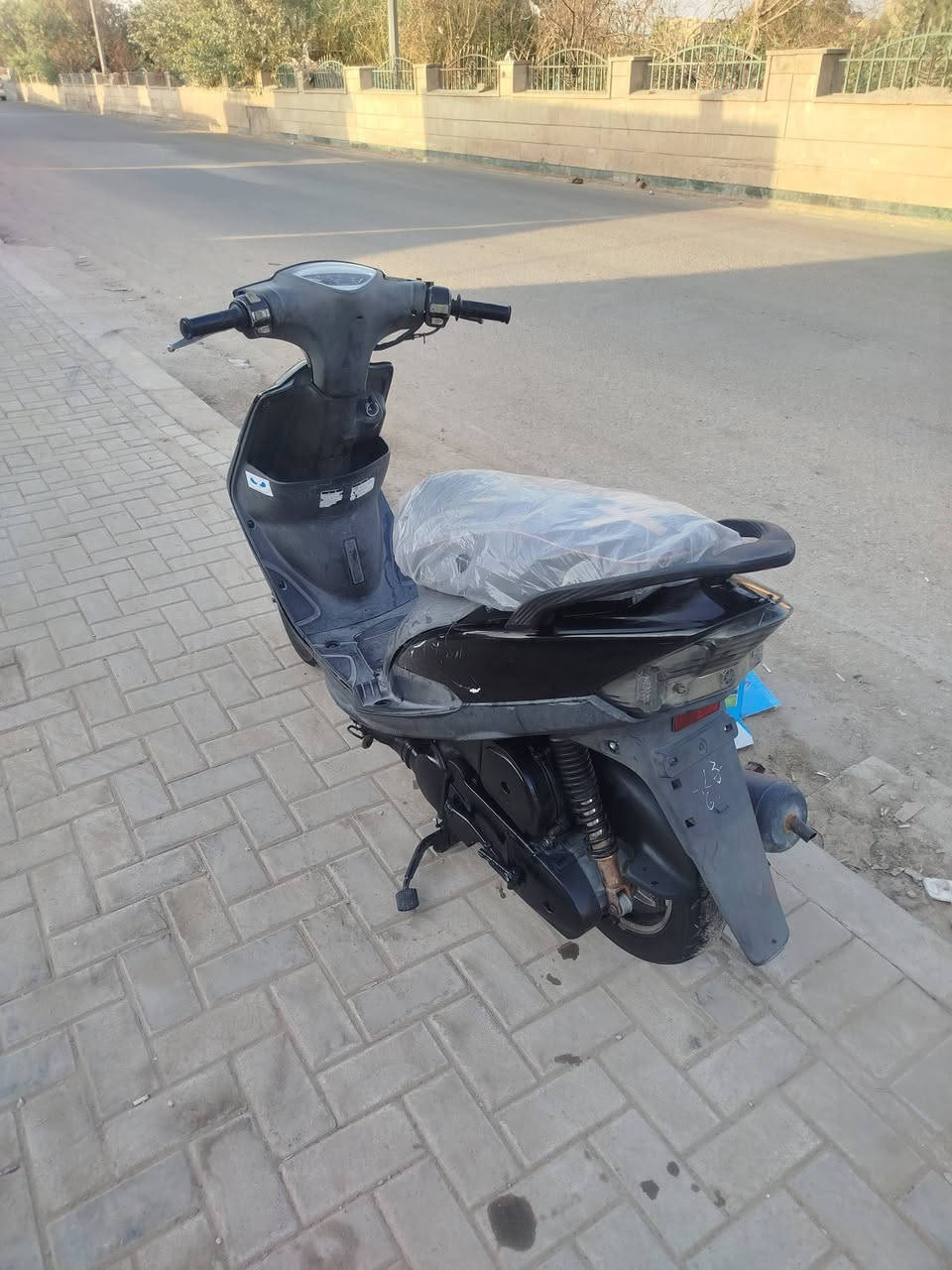 السلام عليكم دراجه ماكس للبيع دراجه جديده مالت حاويه كهربائياتها كلها شغاله دراجه مال جناي بوشه 55 السعر 400 وبيها مجال مكان الديوانيه قضاء الشاميه ***********
