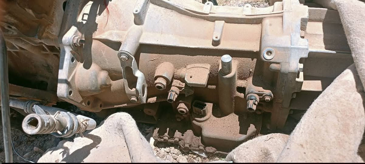 السلام عليكم 
گير ومحرك أوباما مثل ما موضح بالصوره كامل تفرعاته بقية التفرعات موجوده مثل داينمو سلف كمبريسر كلهن موجودات المحرك بي بگن فقط الگير شغال سعر 300 قفل مكاني صلاح الدين الشرقاط موشراي لاتبزعني ***********
