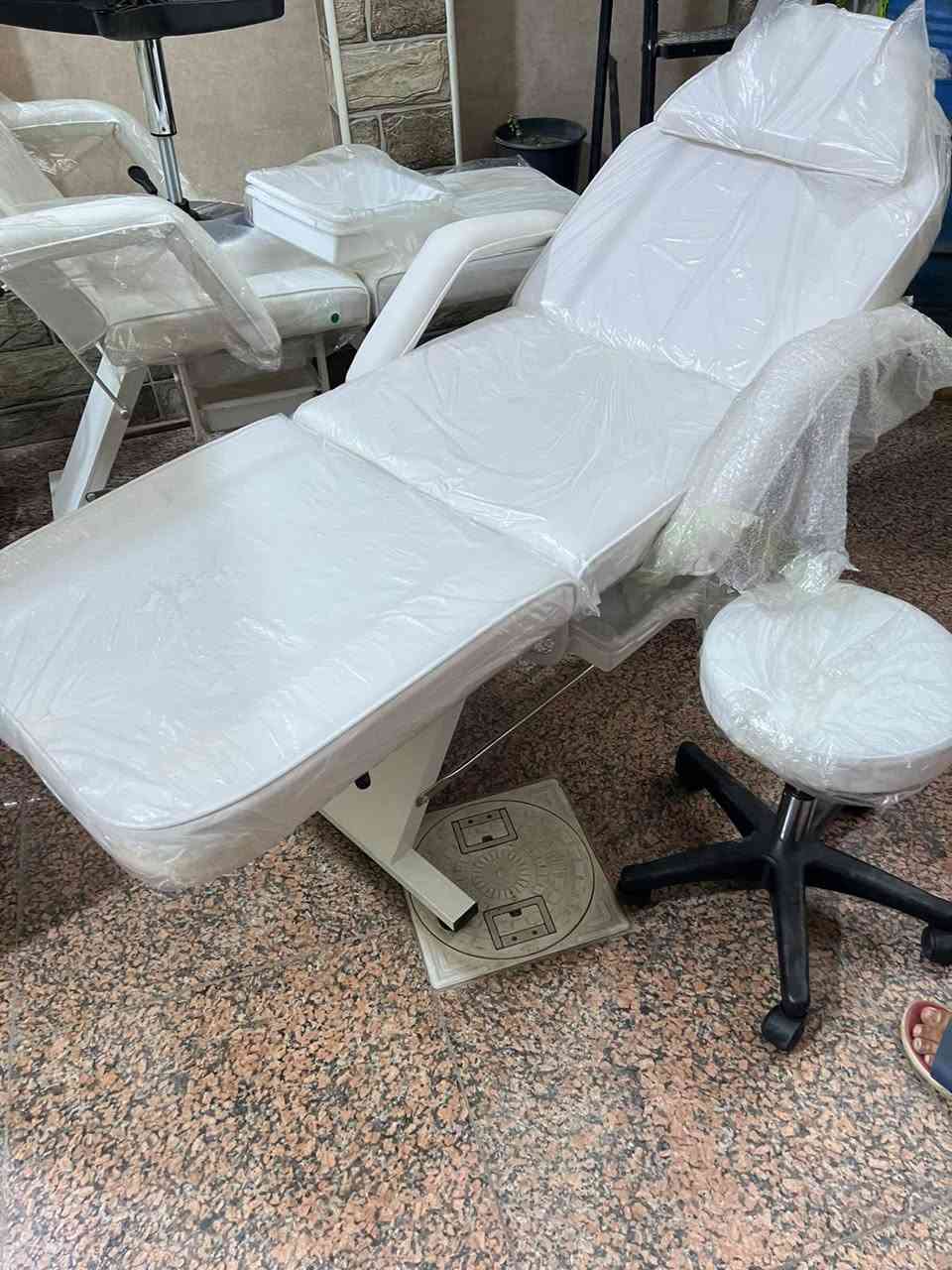 ***********‬‏سيده ميكانيكيه مع الستول غير مستخدم طك باكيت السعر السابق ٢٧٥ الف
السعر الحالي ٢٠٠ الف  تصفيه مخازن الكميه ثلاث سديات فقط  تسخدم بالعيادات و
مراكز التجميل و الصالونات
