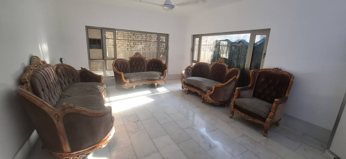 طقم قنفات مصري ١٢ مقعد مع طبلة وسطية
النوع ثقيل جدا بحالة جيدة
مكان :بغداد/ للاستفسار واتساب ***********
