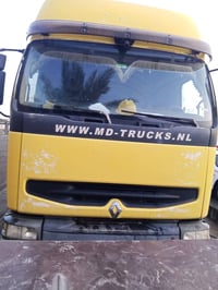 رينو للبيع  موديل2001 طوناج +جي بي أس كامل حاليآ شغاله 07732112491