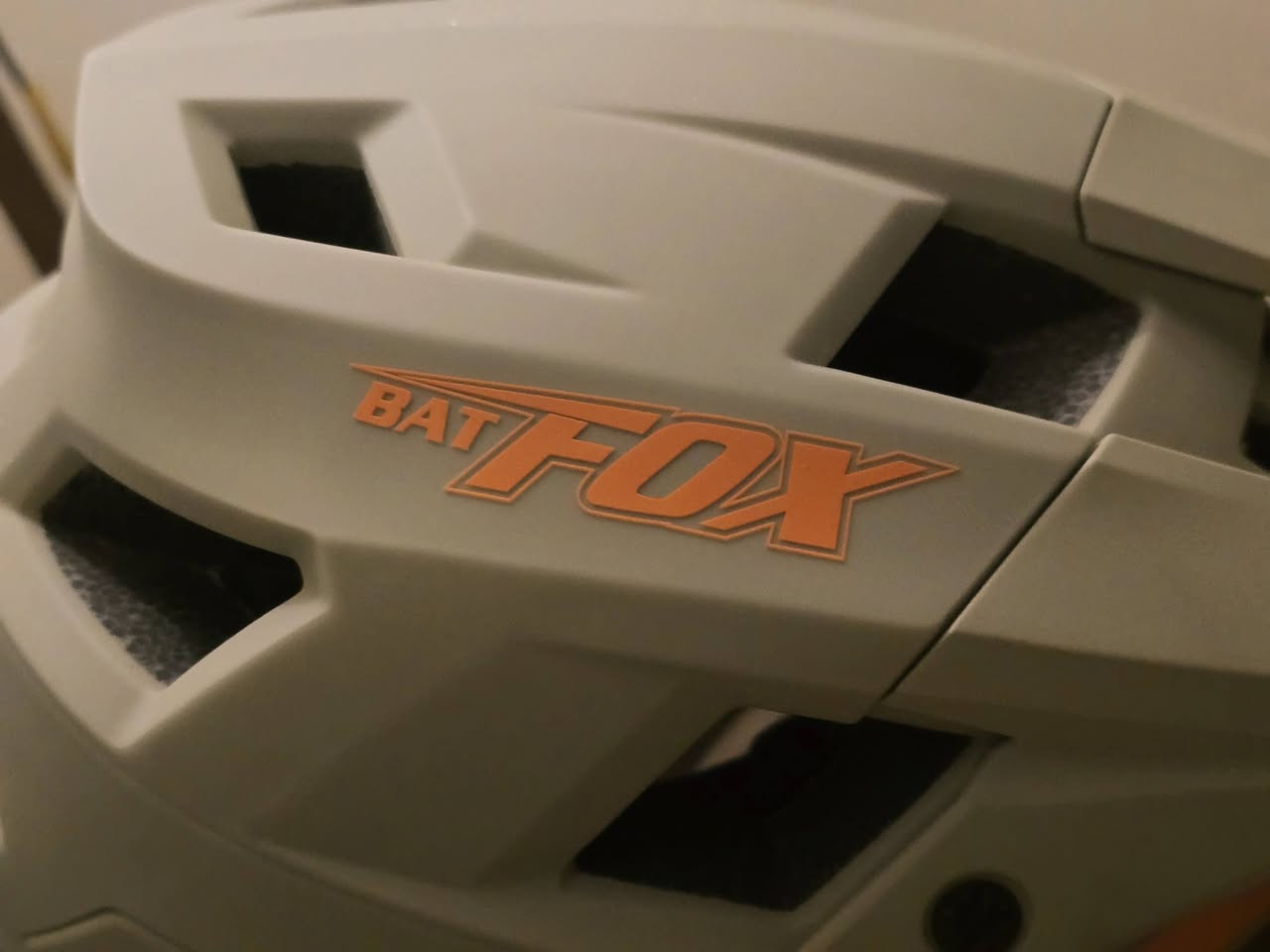 خوذة batFOX • أصلية • خفيفة الوزن