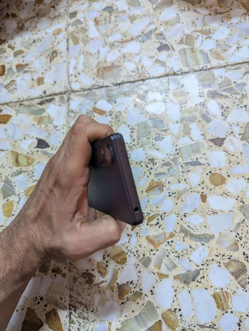 سلام عليكم جهاز sony 5 mark 5
نسخة ياباني دوكومو ( عربي اصل)

 شريحتين شريحة eism وشريحة عادية

 معالج سنابدراجون 8 جين 2 

كامرات 2 بدقه 48 ميغا بكسل تصور 4k. 120 فريم مع برامج تصوير احترافيه

الصوت دل سبيكر ومدعومات ب5 ميزات وحده منهن الذكاء الاصطناعي 

ذاكرة 128 عشوائية 8

 شاشه OLED شاشه 120 هرتز وتنرفع خلال اللعب لل 240 فريم

بطارية 5000

ومتروس ترس مواصفات

 الجهاز جديد كفاله عامه

مراوس بهوووونر ماجك 5 برو مكاني بغداد

رقمي ***********
