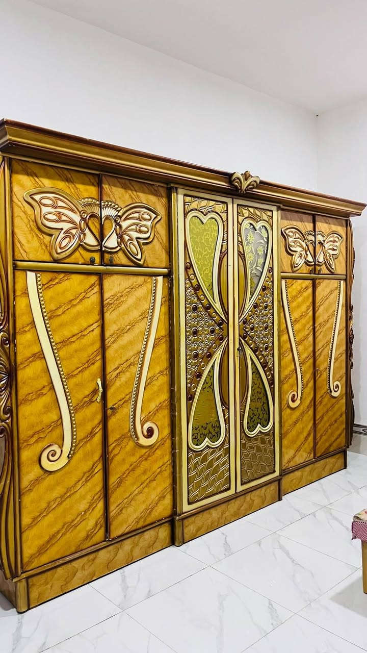 غرفة نوم خشب عراقي صاج لون ذهبي مميز السعر 700 وبيها مجال العنوان الرمانه***********
