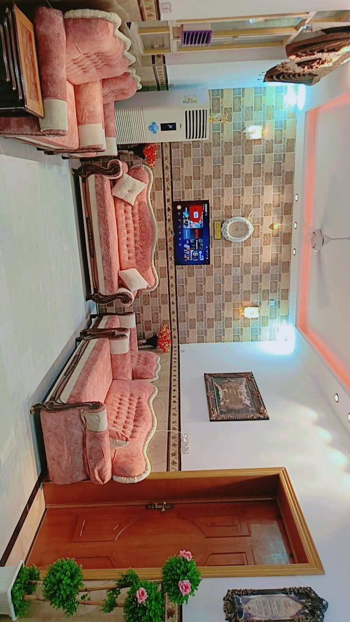 🏡 دار للبيع
​📍 الموقع: حي الأمير - قرب مول الباقر (على شارع تجاري بعرض 20 متر).
📜 السند: طابو صرف (باسم الملك مباشرة).
📏 المساحة: 200 متر مربع.
​✨ تفاصيل وتقسيم الدار:
• الاستقبال: 4.5 م × 7 م
• الصالة الداخلية: 4 م × 8.5 م
• غرف النوم: 3 غرف واسعة
• المطبخ: نظام حار + بارد (مطبخين)
• الخدمات: 3 حمامات + 2 تواليت
​💰 السعر المطلوب: 400 مليون دينار (قابل للتفاوض البسيط)
​📞 للاستفسار والتواصل مباشرة مع المالك:
• ***********
• ***********
