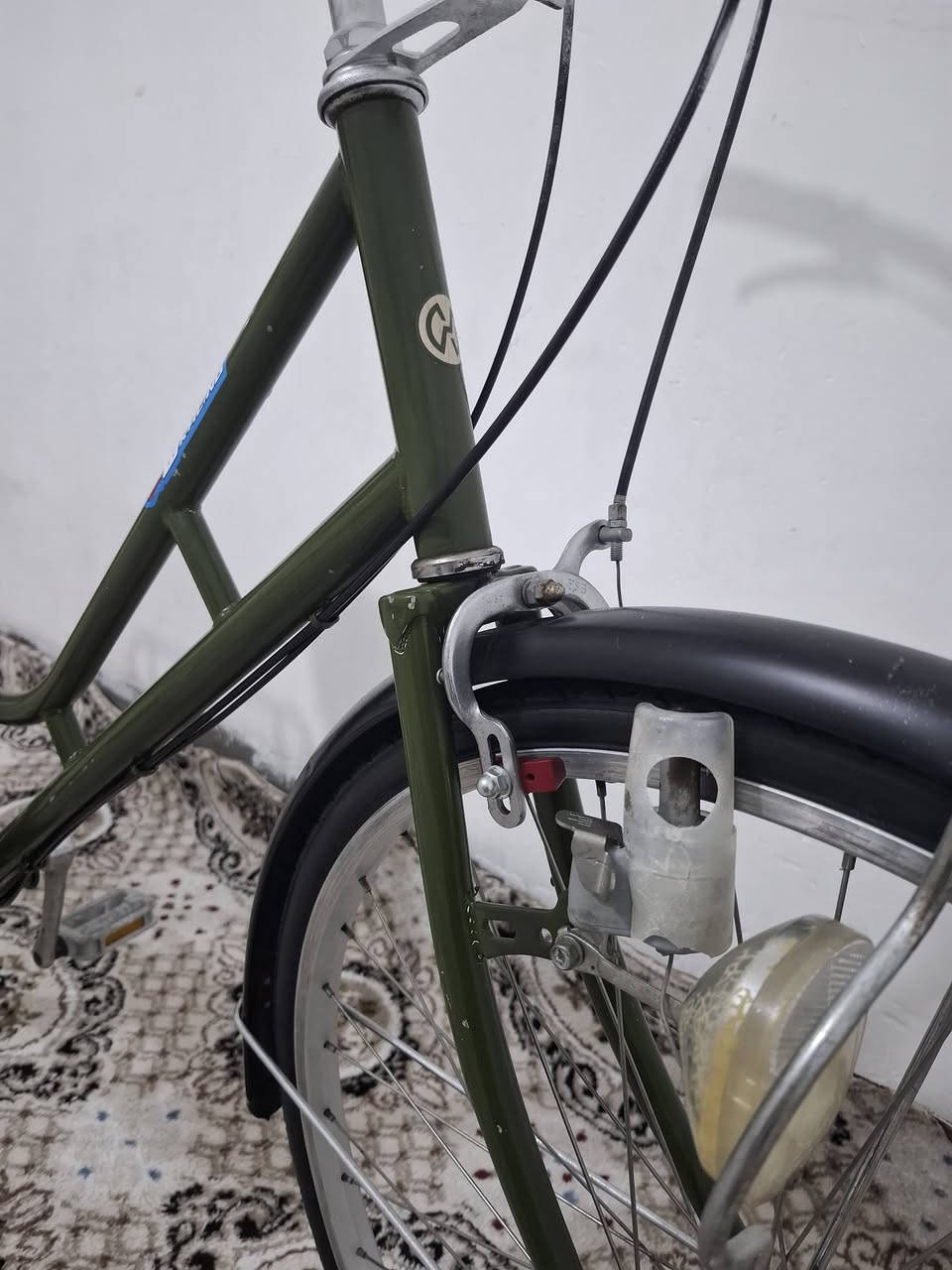 🚲 بايسكل ياباني بالة أصلي (شغل نظيف)
​المواصفات:
​الستايل: تصميم كلاسيكي راقي
​اللون: عسكري 
​الحجم: 26
​الإطارات: تايرات Bridgestone أصلية بحالة ممتازة
​الناقل / الكير: 6 سرعات ماركة Shimano اليابانية الغنية عن التعريف
​الملحقات: لايت شغال + قفل مركزي أمان أصلي
​📍 المكان: أربيل
📞 للإتصال أو الاستفسار: ***********
