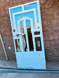 من رخصة الادمن المحترم #للبيع باب خشب عدد/٣ وباب حديد عدد/١  السعر ٧٥ ...
