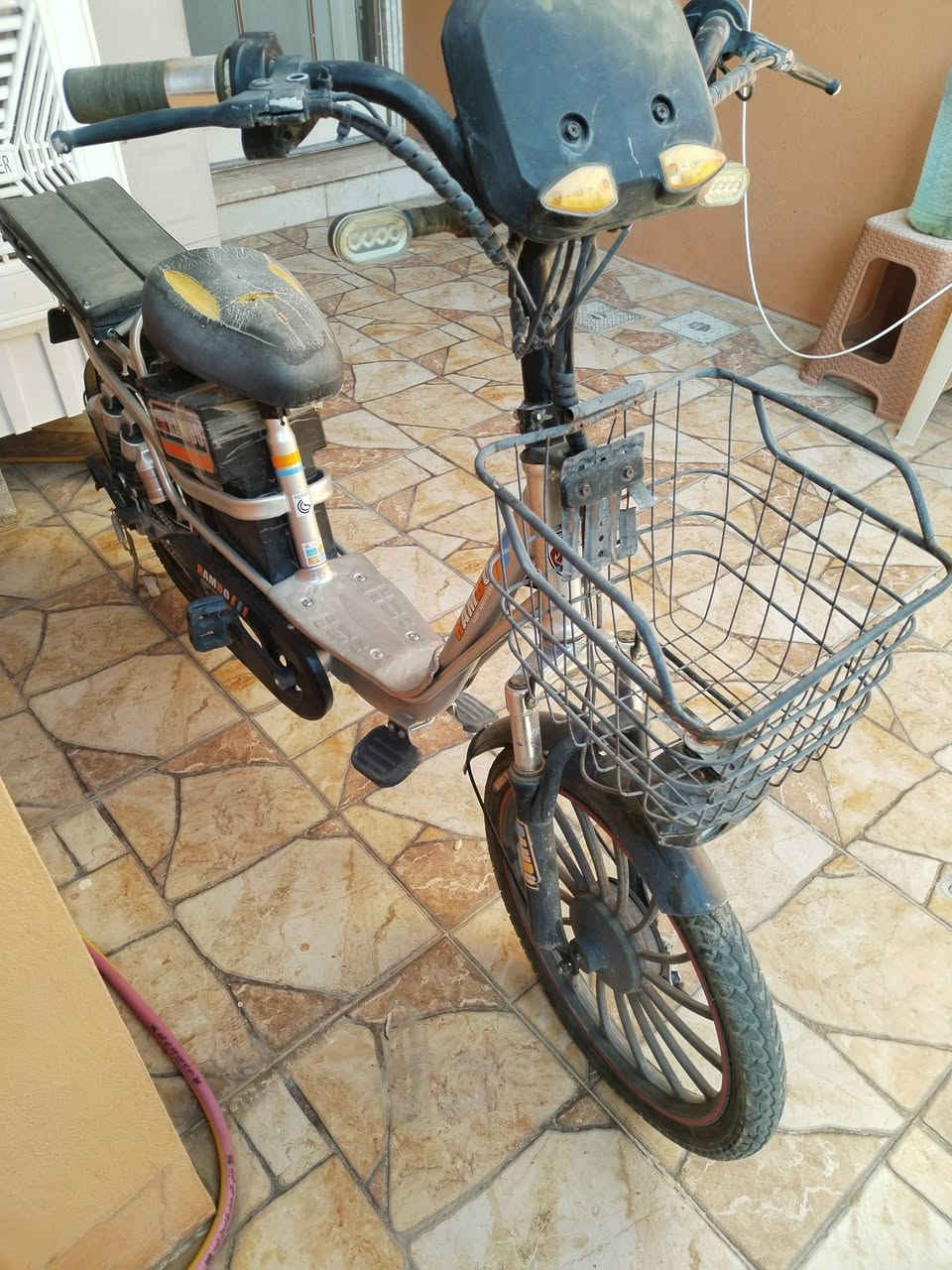 ماطر شحن للبيع كما موضح في الصور الماطور بدون باتري العنوان الحمدانية السعر ١٠٠ وبي مجال بسيط الاتصال على الرقم ***********
