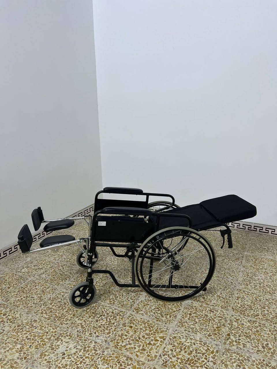 عربانه معوقين مريحه بشكل  تصعد وتنزل 
تحكم بيها براحتك عنوان موصل حي الانتصار 
سعر  (90)     (***********)
