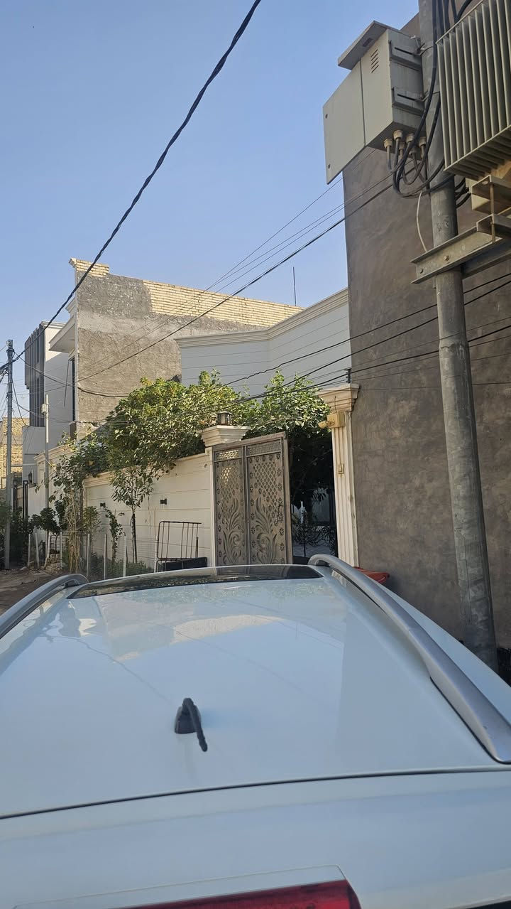 السلام عليكم سنتافي خليجي ٢٠١٠ ٦ سلندر للبيع صبغ الباب الخلفي فقط واسفل الأبواب رش فقط جهة السائق السعر ١٢٠ وبيه مجال *********** للتواصل مكان السيارة بابل ..
