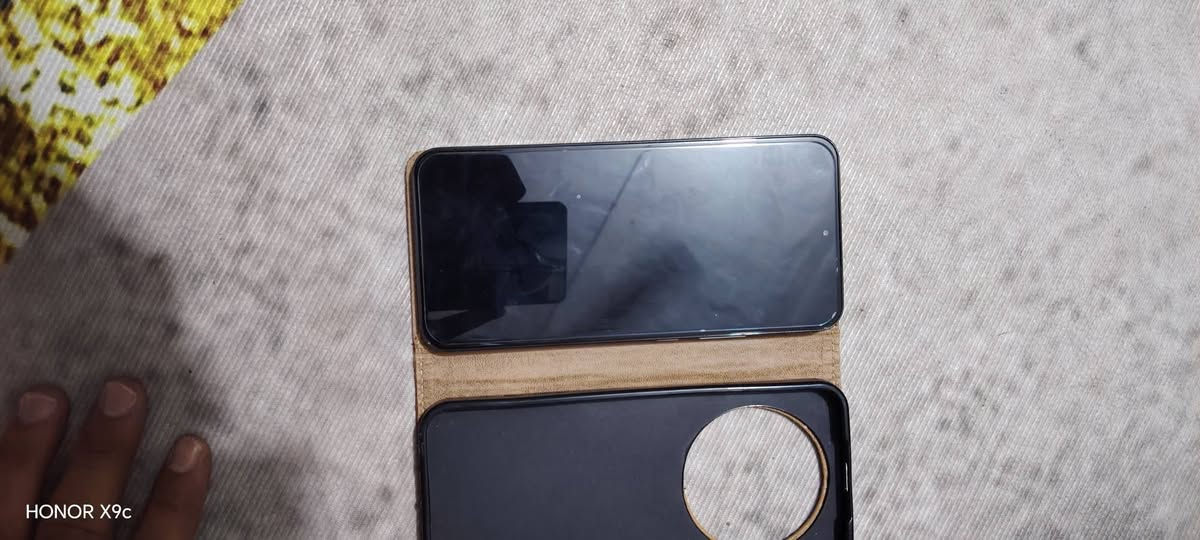 هونر اكس 9D
جديد مستعمل ٣ اشهر فقط نضافه ٩٩٪
كامل مع ملحقاته كارتون وشاحنه ٦٦ واط مالته الاصليه 
ومعه كفر عدد ٤ هديه 
السعر ٤٢٥  بي مجال بصيط جدااااا
الجديد جاي ينباع ٥٣٥
رقم الهاتف ***********
