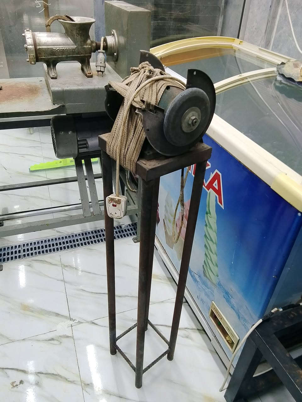 اغراض للبيع 
اتصل ودلل 
***********
لاتراسلني لأن ماجاوبك
