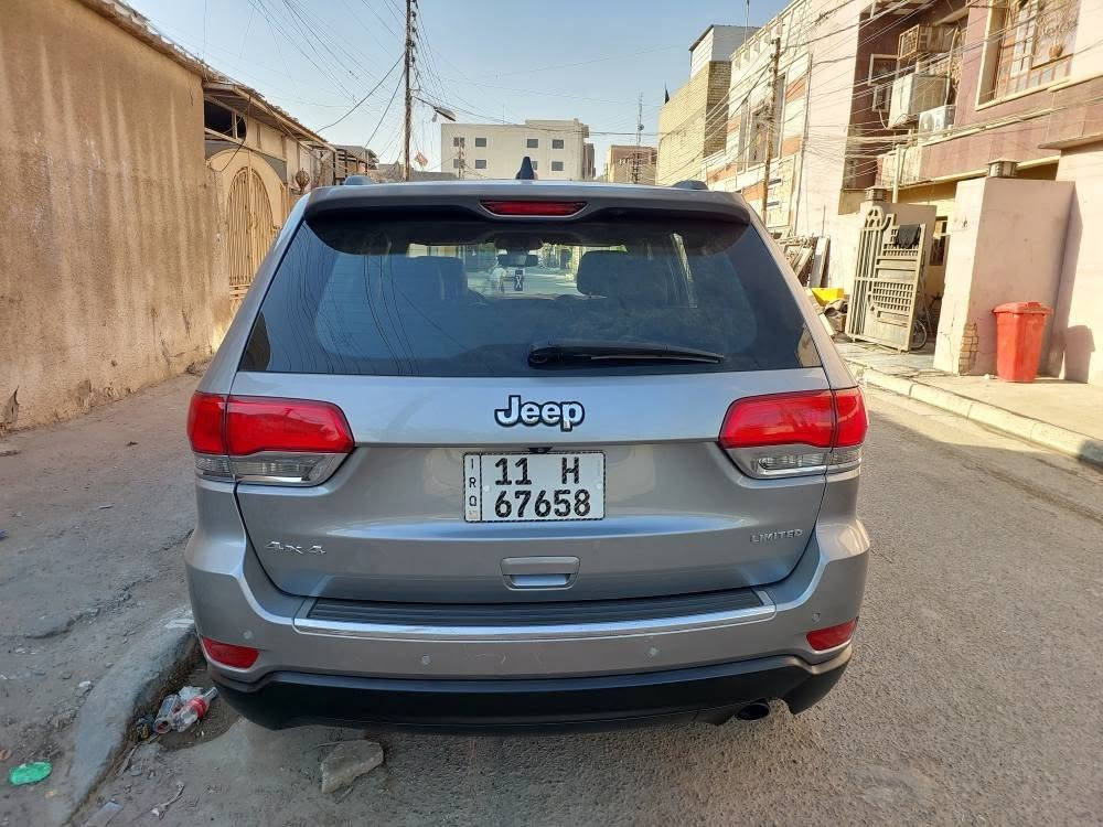 السلام عليكم للبيع او مراوس جيب لاريدو موديل ٢٠١٧ فول مواصفات تدفئة وتبريد قطعتين شاشه كاميرا كشن كهرباء بنوراما كشنات جلد فور ويل انظمه قيادة جنطه كهرباء حساسات تحكمات حادثها جاملغ خلفي وجاملغ امامي صفحه السائق دواخل نظيفه صبغ بجم وصفحه السائق وعندي الصور قبل الصبغ مكانها بغداد الدوره ابو دشير هاتف *********** سعرها ١٥٨ رقم بغداد دولي جديد بغداد, العراق
