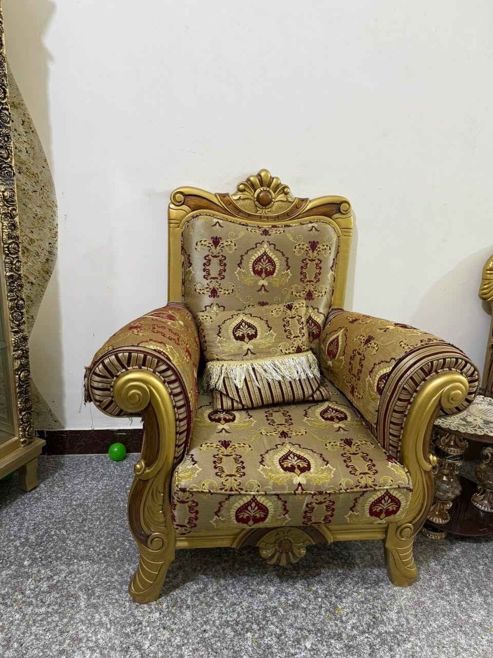 توجد قنفات للبيع مع فاترينا وطبلات وميز بسعر مليون وربع جميعها علما ان عدد القنفات ٥
وعدد الطبلات ٥ 
الموقع الرماادي حي العادل قرب مجمع ليلك التجاري
للتواصل مع رقم ***********
