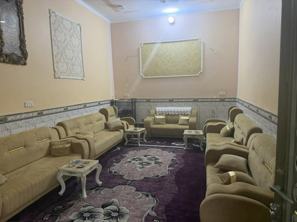 سلام عليكم دار للبيع طابو مساحه ٢٠٠ متر بناء حديث دوانيه وصاله كبيره وصاله صغيره  ومطبخ غرف عدد ٢ ثلاثه مداخل كافت خدمات متوفره تبليط ارصفه ومجاري وكهرباء جديده حي العسكري شارع إلاطفاء  خامس فرع على يسار اللستفسار ***********

