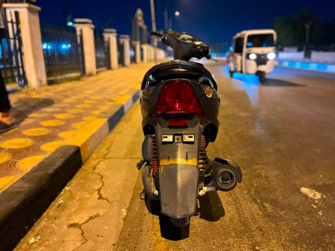 سلام عليكم دراجه ثعلب gtr 140 للبيع كفاله عامه قبل شهرين نازله من الرمبه جيب فيتر وياك وافحص كهربائيات شلعه معدل الكفرات ختم واحد السعر 950 وبيها مجال حك الجيه اوراقها كامله رقمي *********** الشراي يتواصل وياي او يتصل ع الرقم
