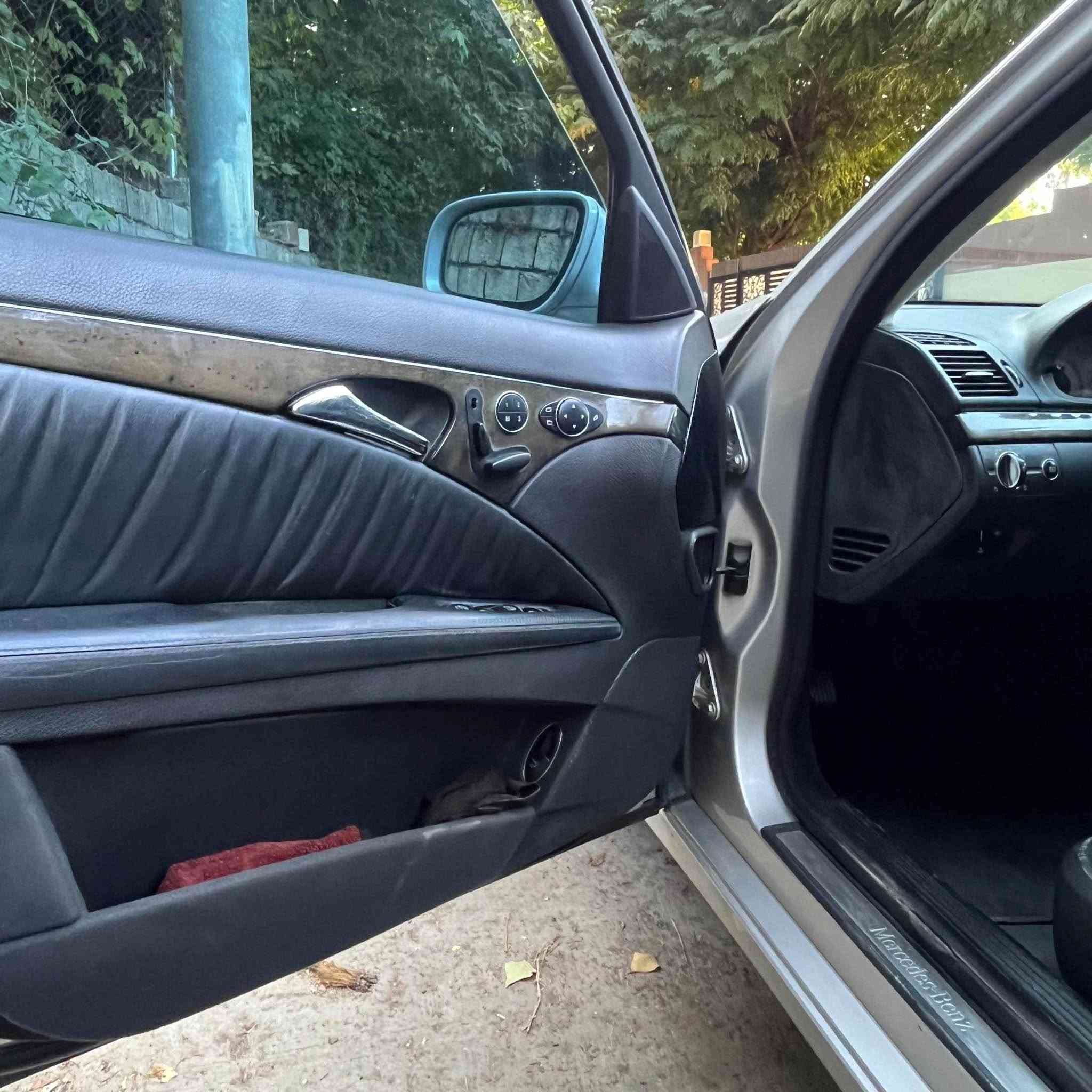Mercedes Benz Eclass 500 AMG
2006

مەنەفێست ساخ و پاکانەشی لەگەرە 
 

مواسەفات/-پانۆراما
-کوشن هیتەرو کارەبای ساردو گەرم و خەزن
-تحدید سرعە
-حەساس
-شاشە بلادی
-سوکان فۆلیۆم
-تبرەد مەرکەزی
-٣ مۆدی لێخورین
-٣ پەردە بیلادی
-تەبرید مەرکەزی 

بەشەرتی براوە و دزیاری و کێشەی مەدەنی حجز
حیزام نیە بەس بە حیزام دەفرۆشم 
لێدرانی نیە.
ژ.م/ ***********
                                 
            WhatsApp /*********** شقلاوة, أربيل
