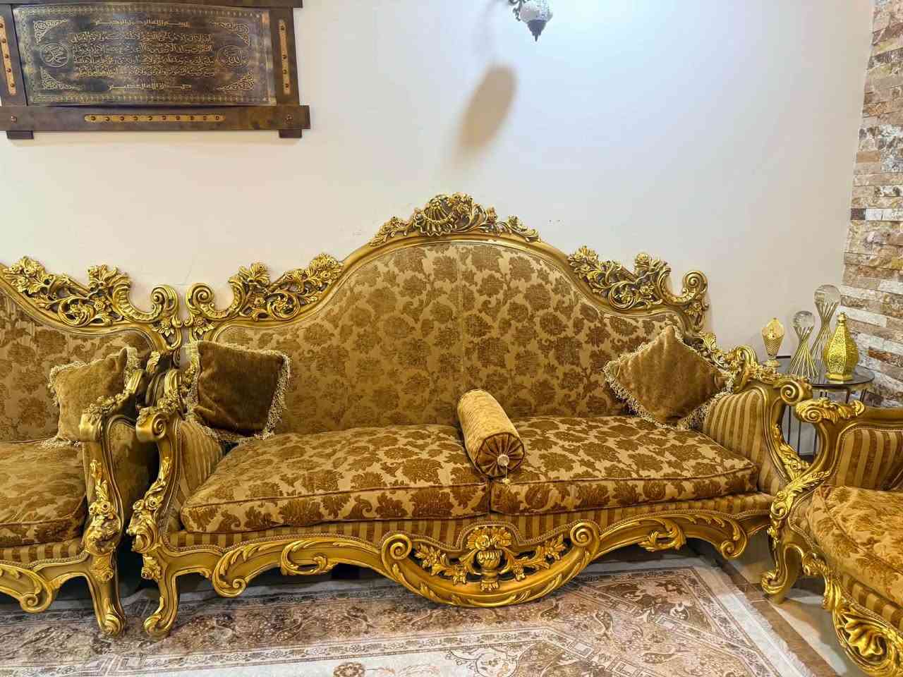 سلاو ئەم قەنەفانەمان هەیە بۆ فرۆشتن مێزی ناوەراستو تەپلەکیشی لەگەلە زۆر پایەکەو شکاوی هیچ نییە سعری یەکملوێنو نیو ١٠٠.٥٠٠ هەزار ژ.م *********** السليمانية, العراق
