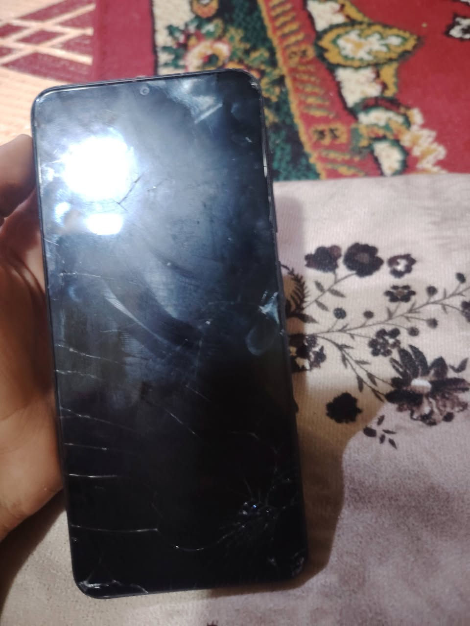 سلام عليكم مبايل نوبيه 5g مبايل راقي جدآ ذاكره 256؛ 120 هيرتز فقط يرادله شاشه سلس جدآ يشغل بل بوبجي 60 فريم بس يرادله شاشه كلشي شغال لمسه بحاله جيده السعر 150 وابي مجال قليل وكل الهله بيكم الرقم *********** موجود فقط واتساب وماسنجر 🌹 مع الملحقات
