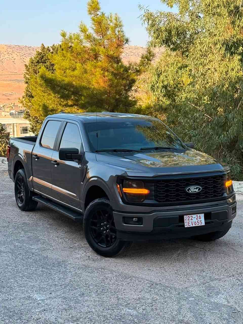 فۆرد F-150 مۆدێل 2024 شکل نوێ 
رەنگی نەوتی مەرغوب . 

🔹بزوێنەر 2.7 لتر V6) EcoBoost - توين تۆربۆ )
هێزی 325 هۆرس پاوەر . 
🔹بزوێنەر مرغوب و ئیختساد بۆ هەموو جۆرە بەنزینێک کێشەی نیە . 
🔹ماوەی رۆشتوو : 13 هەزار مایل .

• پشت و پێش کەپس 
• بێ سبوغ  - بێ ئێرباگ - هەموو شتێک دەقی شەریکە . 
• دەرگای پشت سایەق کەمێک PDR هەیە و بەس . 
• حیسابی کلین بۆ بکە . 

مواسەفات سەیارە /

 🔸دوو ئینج بەرزی شەریکە  Leveling kit 
🔸دەرگا گەورە بۆدی کورت 
🔸شاشە گەورە 12 ئینج .
🔸گێچ کامل ئەلکترۆنی .
🔸گێر ئۆتۆماتيك 10 نمرە .
🔸کامێرا و رادار 360 پلە . 
🔸 رادار و خەتی جادە .
🔸6 مۆدی لێخورین . 
🔸نیزامی Apple CarPlay & Android Auto
🔸لەگەڵ  SuperCrew .
🔸لایت LED . 
🔸فوول Auto ، LED لەگەل سورانی تایەکان  .
🔸کامێرا و حەساسی دواوە . 
🔸دوو ویل (AWD ) . ویل گەورە . 
🔸ئاوێنە رادار و دژە فوول .
▫️زۆر مواسەفاتی تر .. 

🔷 چوار تایەی تازەی لۆک . 
🔷بێ مەسرەف هەموو شتێک بەشەرت . 
🔷رەقەم کاتی کوردستان . 
🔹نمونە لە جوانی بێ قەپ و قۆپ . 

نرخی : 305 گەڵا و معامەلە . 

ناونیشان / کۆیە 
ژمارە موبایل و واتساپ و فایبەر : *********** 

—————————————————————

معلومات السيارة
 النوع والموديل: فورد F-150،موديل2024،الشكل الجديد.
اللون: (نوتي) مرغوب.

🔹المحرك: 2.7 لتر V6 إيكوبوست (توينتيربو).
🔹القوة: 325 حصان.
🔹مواصفات المحرك: مرغوب واقتصادي، 🔹لايواجه أي مشاكل مع جميع أنواع الوقود.
 🔹ماشیة: 13 ألف ميل.

🔸حادث خفيف /  أمام وخلف بلدي (كپس).
🔸 الحالة الفنية: بدون صبغ، بدون إيرباگ، كل شيء على وكالته (دقي شريكة).
 🔸ملاحظات البدن: يوجد تعديل بارد 🔸(PDR)بسيط جداً في باب السائق الخلفي فقط.
🔸السجل: تعتبر "كلين" (نظيفة جداً)

🔶المواصفات الإضافية نظام الرفع: رفع سنتيمترين من الشريكة (Leveling kit).
▫️الهيكل: باب كبير،بودى قصير . ▫️(SuperCrew) بحوض قصير.
▫️ الشاشة والعدادات: شاشة كبيرة قياس 12 إنج ، مع عدادات (گێچ) إلكترونية بالكامل.
▫️ناقل الحركة (الجير): أوتوماتيك 10 نمر.
أنظمة الأمان والقيادة:
▫️كاميرات ورادارات 360 درجة.
 نظام الحفاظ على المسار.
▫️6 وضعيات للقيادة.
‎ نظام Apple CarPlay و Android Auto.
▫️الإضاءة: ليد كامل، إضاءة أوتوماتيكية ▫️بالكامل مع الالتفاف مع الإطارات (LED).
 ▫️المساعدات: كاميرات وحساسات خلفية.
▫️الدفع: دفع رباعي (AWD) مع رنجات (ويلات) كبيرة.
 ▫️المرايا: مرايا مزودة برادار وخاصية التعتيم ضد الضوء العالي (ضد فول).
▫️مواصفات أخرى: تحتوي على العديد من المواصفات الإضافية الأخرى.

الإطارات والحالة العامة

‎ الصيانة: بدون مصاريف نهائياً، وكل شيء شرط الفحص.
اللوحات: رقم كوردستان ( شمالي )مؤقت.
 الحالة الجمالية: نموذج في النظافة، وخالية تماماً من البخس أو الضربات ( بدون صعداد و نزلات ).
السعر وسواسة التواصل
السعر: 305 ورقة (30,500 دولار) وفيها مجال للمعاملة.
 الموقع: كويه (كويسنجق).
 رقم الهواتف (اتصال، واتساب، فايبر): ***********
