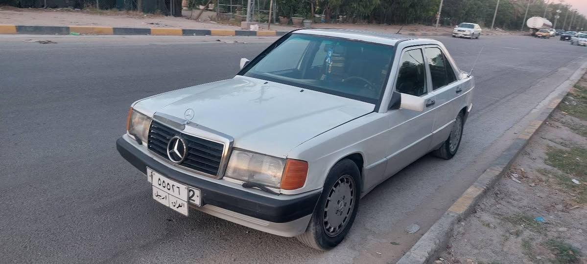 مارسدس 190 دب طيارين جاهزه شرط تحويل او وكاله سياره  محرك  بلادي 4 سلندر  كير اوتو سياره جاهزه من كلشي تخم تاير وحداديه شرط وكهربائيات شغاله وترايك وين ميعجبك السعر44ورقه وبيها مجال سياره مال جناي الشراي يتصل واني بلخدمه ***********
