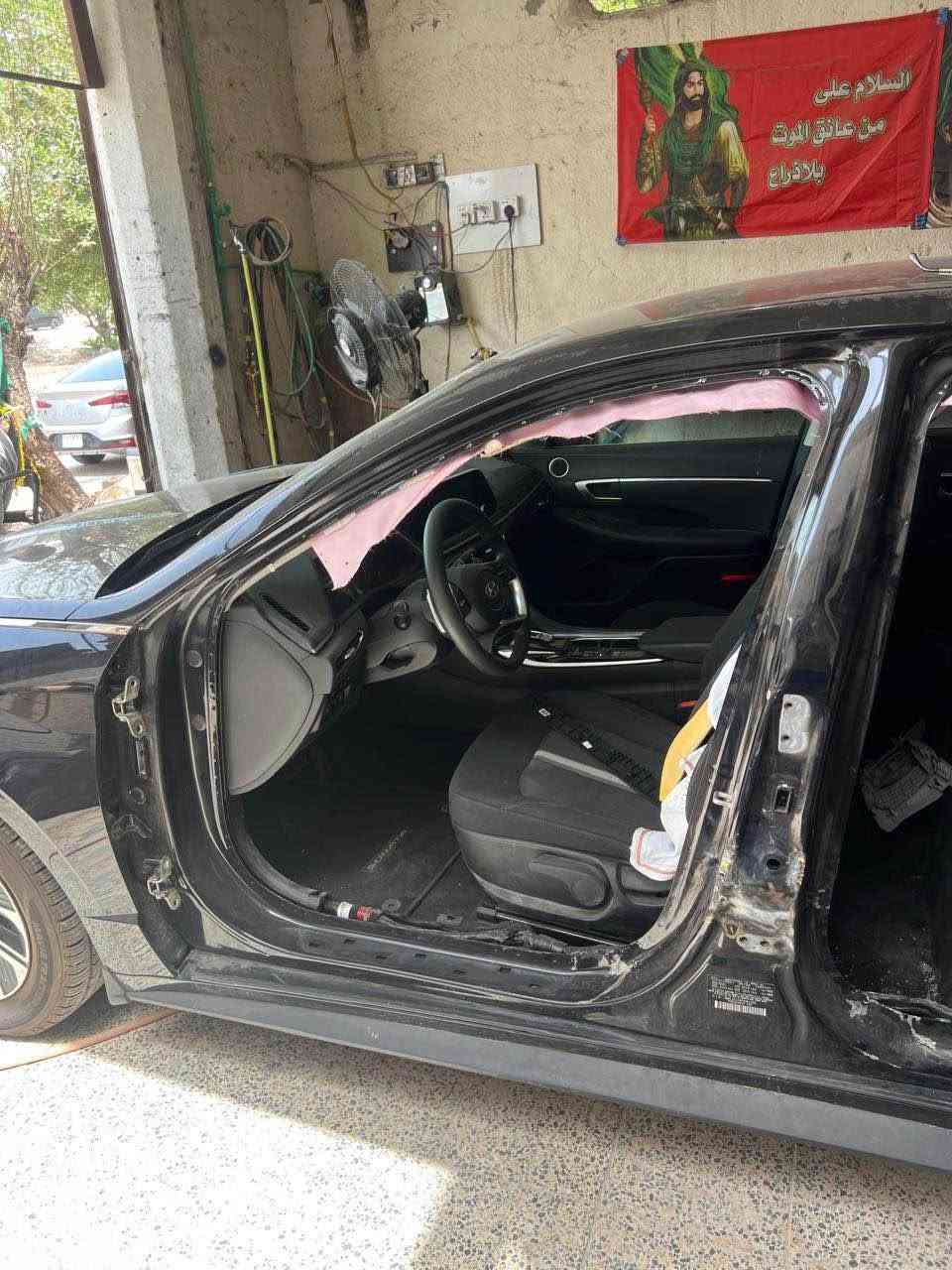 السلام عليكم سوناتا وارد امريكي  هايبرد 2023ماشيه 65مايل كفاله عدا حادث امريكه بابين فقط تخم تاير حداديه تريها زيرو فول السياره عدا البانرورما تبريد خليف قياده ذاتيه اوتو هولد السعر ((148))الصور  الحادث بل منشور مكاني البصره  قبله. *********** البصرة, العراق

نص مكتوب في الصور:
- السوق المفتوح OpenSooq
- BIDCARS