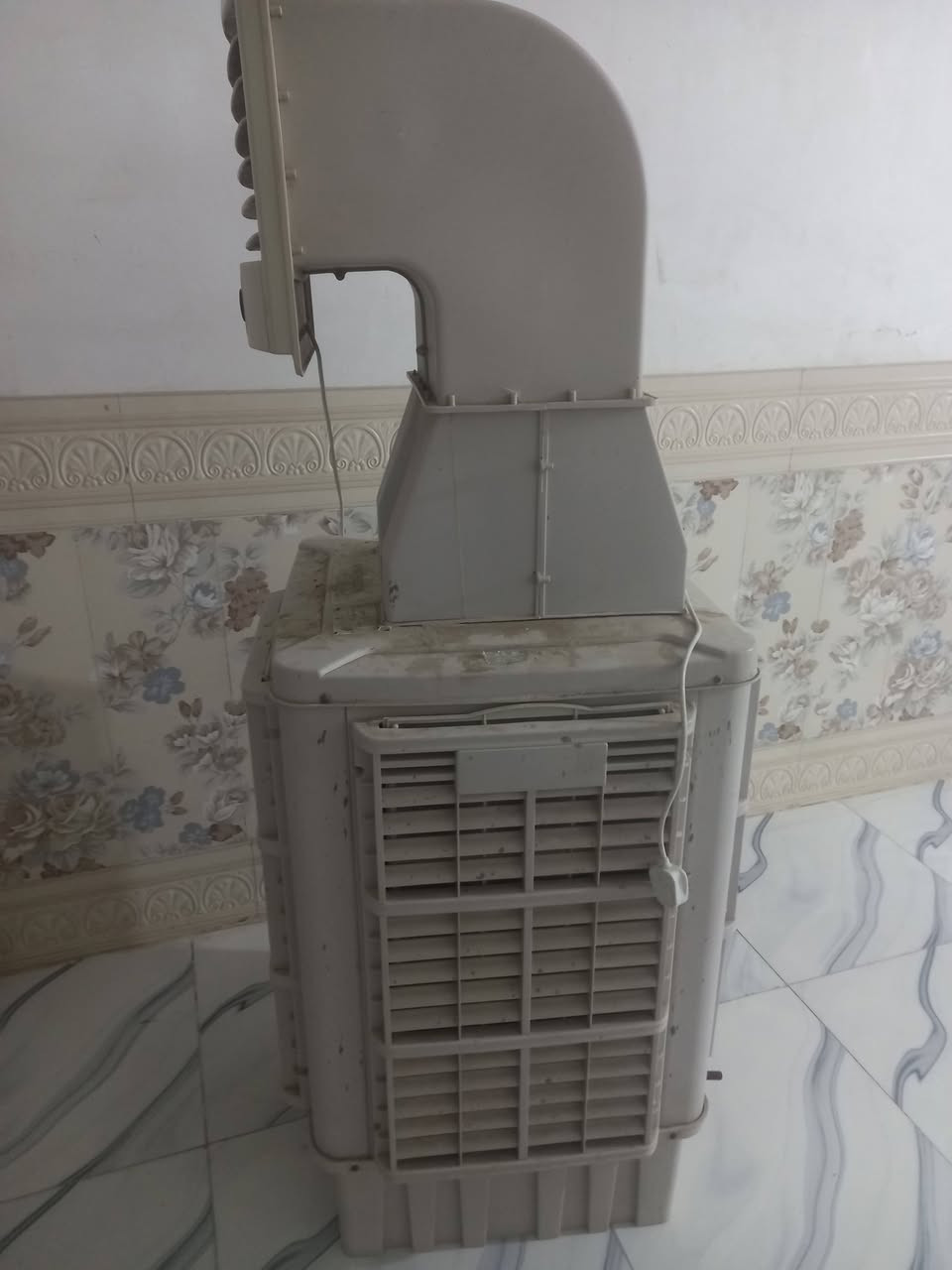 سلام عليكم كونفيره صرعه ثلاث طكات جديده مستخدمه ثلاثه أشهر فقط سعرها (300) ألف . للستفسار (***********)
