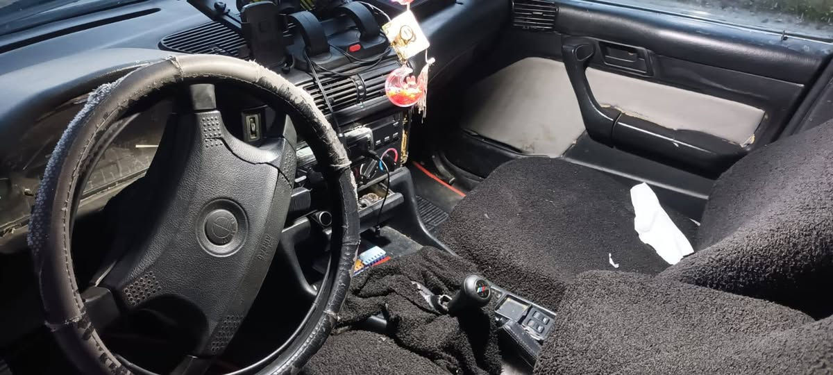 سڵاوی خوای گەورە تان لێبێ BMW ئاڕم پلاستیک هەولێر بە شەرتی ئەوەلیەت موس بڕاوە بەشەرت شتێکی بەسیت لێدرانی هەیە شایانی پاسکردن نیە مودیل 91  گێڕ مەکینە بەشەرتی 10 فیتەر تەبرید یەک چرکە مەی کوژێنەوە دو جام کارەبا توند و تۆڵ وەک تۆپە لاستیک فڕۆشتن و گوڕینەوە هەر چیەک بێ با هەیکەلیشی ناشزین بێ بەس ئاڕم بێ کێشەم نیە ... ژم *********** شوێن دەورو بەری ڕانیە رانية, السليمانية
