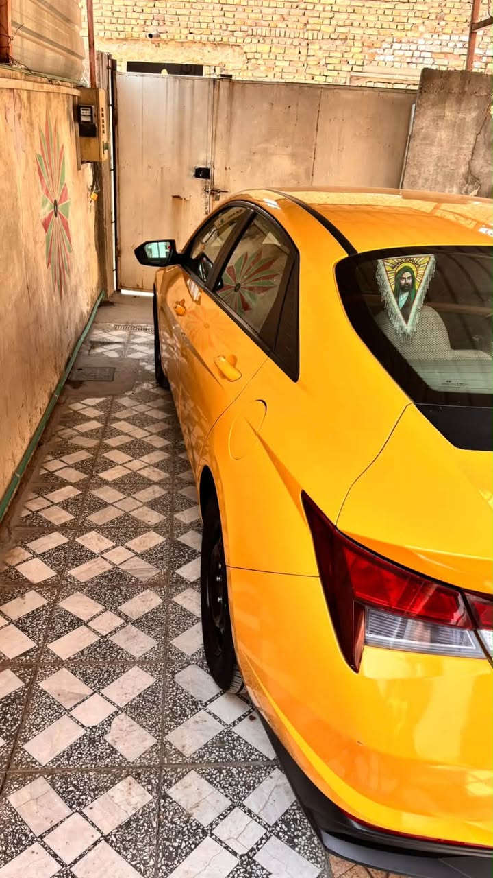 عليكم للبيع فقط النترا موديل ٢٠٢٢ وارد امريكي مكينه ٢٠٠٠ دوش السياره نضيفه و ماشيه ٩٥ الف  تخم تاير جديد صدر مبدل جديد قبل شهرين تبريد ثلج الحادث موضح بل صوره فقط بنيد بدون ايرباك فقط دركه بدون لغود وشواصي مواصفات نص فول (بصمه/ دخول ذكي /نضام ترحيب عند الاقتراب/ رادار امامي/تبريدبيانو/نقط عمياء) وباقي المواصفات المعروفه رقم بغداد السعر ١٣٥ وبيهة مجال الشراي يتصل ‭***********‬ مكاني بغداد المدينه
