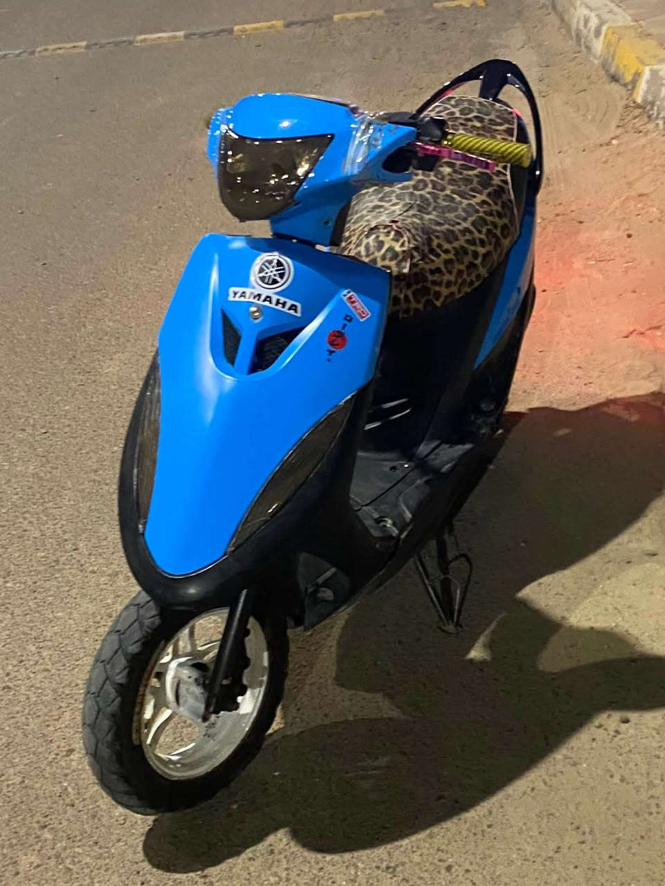 دراجه نضيفه  دراجه شلعه ومعدل بوشه ٥٥ دراجه حلوه بس رادلها ترتيبات ول دراجه هسه عطلانه لين صارلي شهر ذابها وما اعرف شنو عطلها ولا موديها علا مصلح لين عندي شغل وما عندي وكت والي شراي خلي يطبلي خاص او يدك هاذ رقمي *********** سعرها ٣٠٠ وبيها مجال
