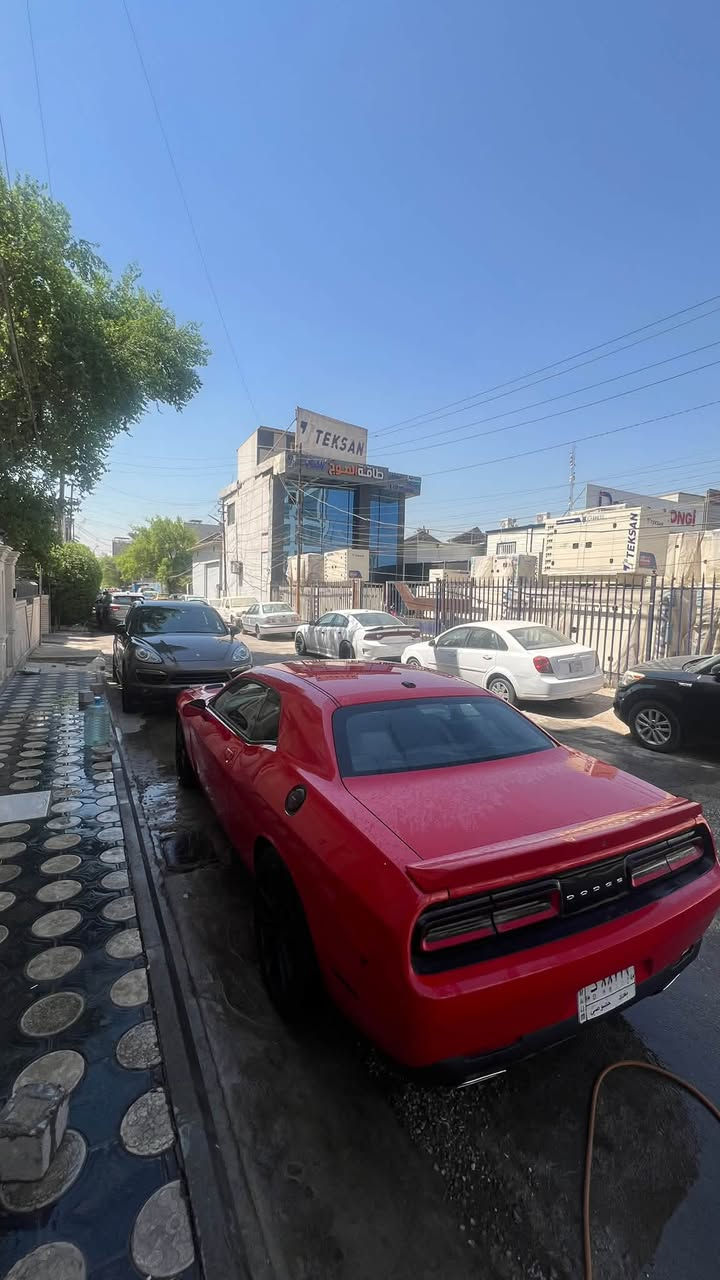 السلام عليكم
جالنجر 2021 
مواصفات sxt 
ماشيه 80الف
قطعتين صبغ 
محدثه كت srt بنيد ودعاميه وويلات 
السياره بيها ملاحظه موضحه بلصور بلجاملغ الخلفي
المكان الكراده شارع 62 
التواصل على هاذ الرقم فقط ***********
