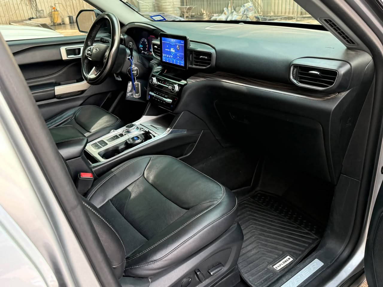 سلام عليكم
بيع مستعجل………..

Ford Explorer Limited 2023

مواصفات السيارة 

بصمة تشغيل 

تشغيل عن بعد 

محرك 2.3T

گير 10 سرعات

كامرات 360

بردات خلفية أبواب

انارة داخلية 7 الوان 

مري شفط 

نقاط عمياء 

مانع اصطدام 

تبريد مركزي 

صندوق كهرباء 

مصابيح امامية ليد

تدفئة وتبريد كشتات 

تدفئة ستيرن 

ابل كاربلاي 

كشن vip

ممشى السيارة 43 الف ميل

الضرر : جاملغ وباب جهة السايق مبدل بلادي نفس اللون بجم كبس امامي وخلفي ايرباك برده فقط سيارة مصفرة غير هذا حادث مابيها 

1FMSK7FH2PGA85591 .

سيارة مرتبة ومابيها نقص 

رقمها بغداد 

مكانها بغداد الدورة 

*********** متوفر واتساب

 

245$ورقة وبيها مجال

نص مكتوب في الصور:
- 1 / 12 3:11