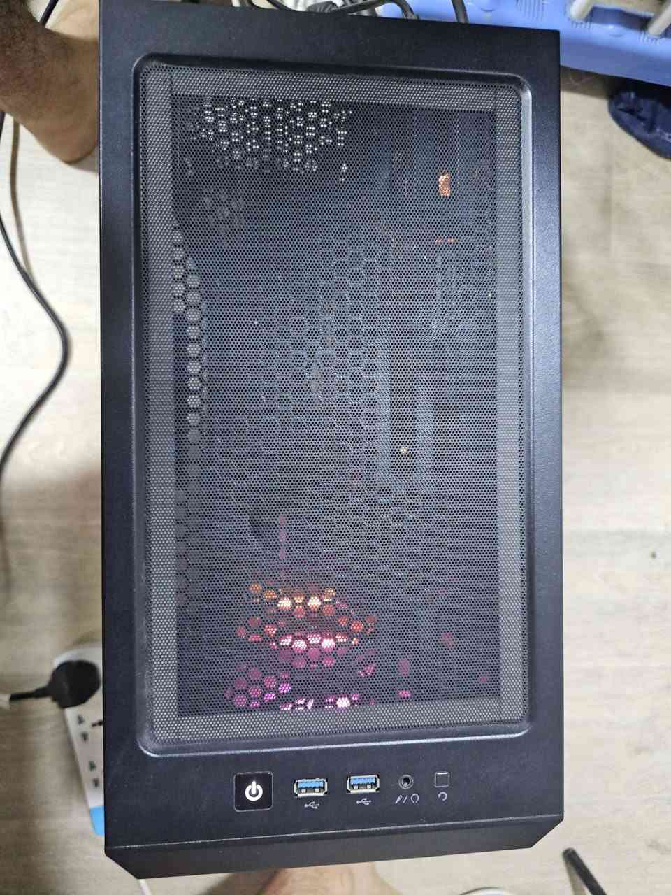 کیمینج pc مستعمل للبيع تريد ادزلکیا توصيل او انت تزورني وتشوفه رقم الواتساب *********** السعر قابل للتفاوض المواصفات بلصور مكاني بغداد
