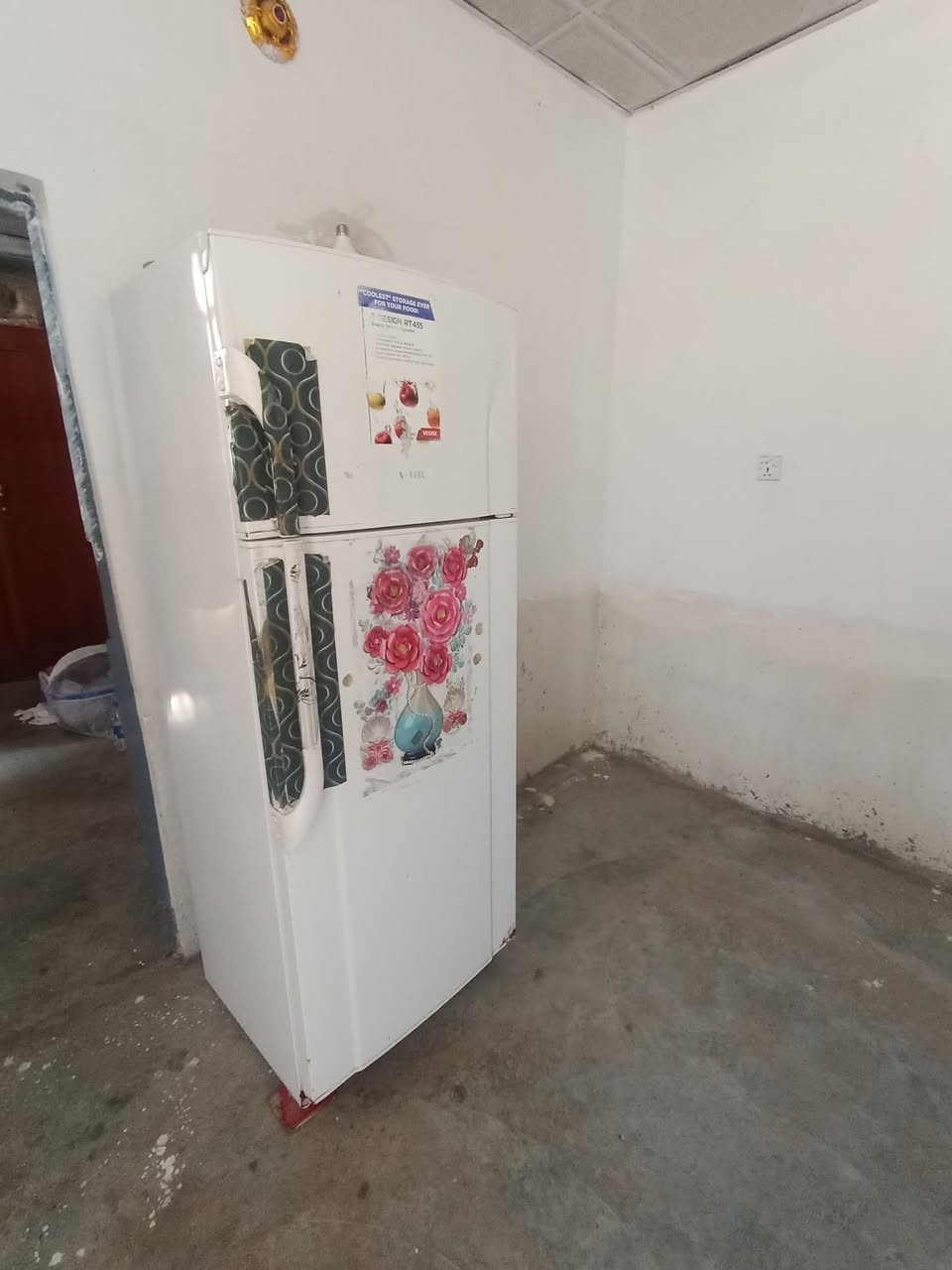 سلام عليكم ثلاجه جديد وبعدها شغاله فول حجم كبير سكن رمادي شارع 60 هاذه رقمي *********** سعر  225 وبيه مجال
