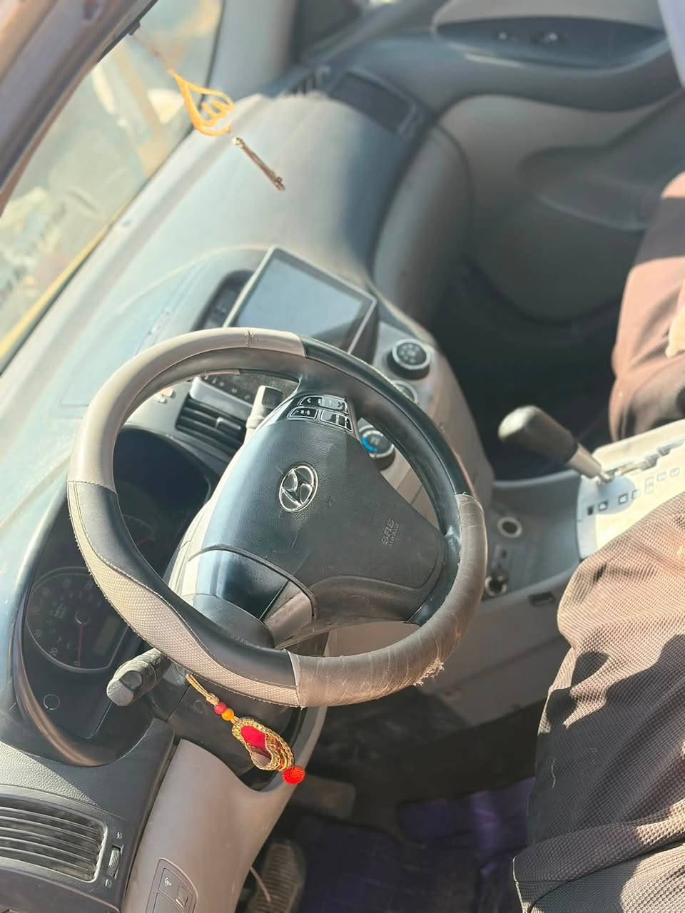 السلام عليكم النترا مقدسة موديل ٢٠٠٩ مكينة ٢٠٠٠وارد أمريكي حادثها بجم لغود بيهن تصليح فقط شواصي سليمات وبيها ضربة بجاملغ الخلفي خفيفة رقمها بغداد إنكليزي بسمي مصفرة هيئة وغرامة سيارة كير ومكينة وتبريد كل شغال سيارة كبل لشارع مكاني بغداد دورة عارضها ب٦٦$وبيها مجال ***********

