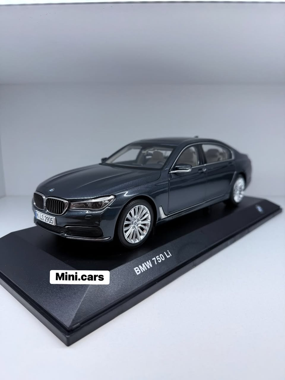BMW 750 Li. 🔥🔥🔥

Scale : 1/18

Price : 115,000 Dinar

 (free delivery inside Erbil)

WhatsApp: +9647504702207

‎التوصيل لجميع مناطق اربيل مجانا

‎گەیاندن بەخۆرایە بۆ ناو شاری هەولێر
