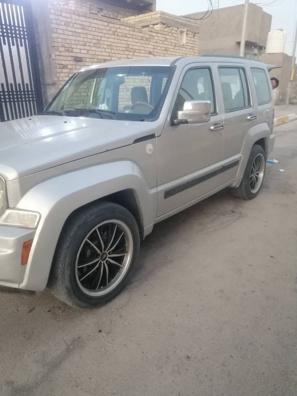 سلام عليكم لبيع جيب لبرتي 2009 رقم بغداد نكليزي 
محرك وكير وتبريد حداديه كفولات
السماوه *********** واتساب
