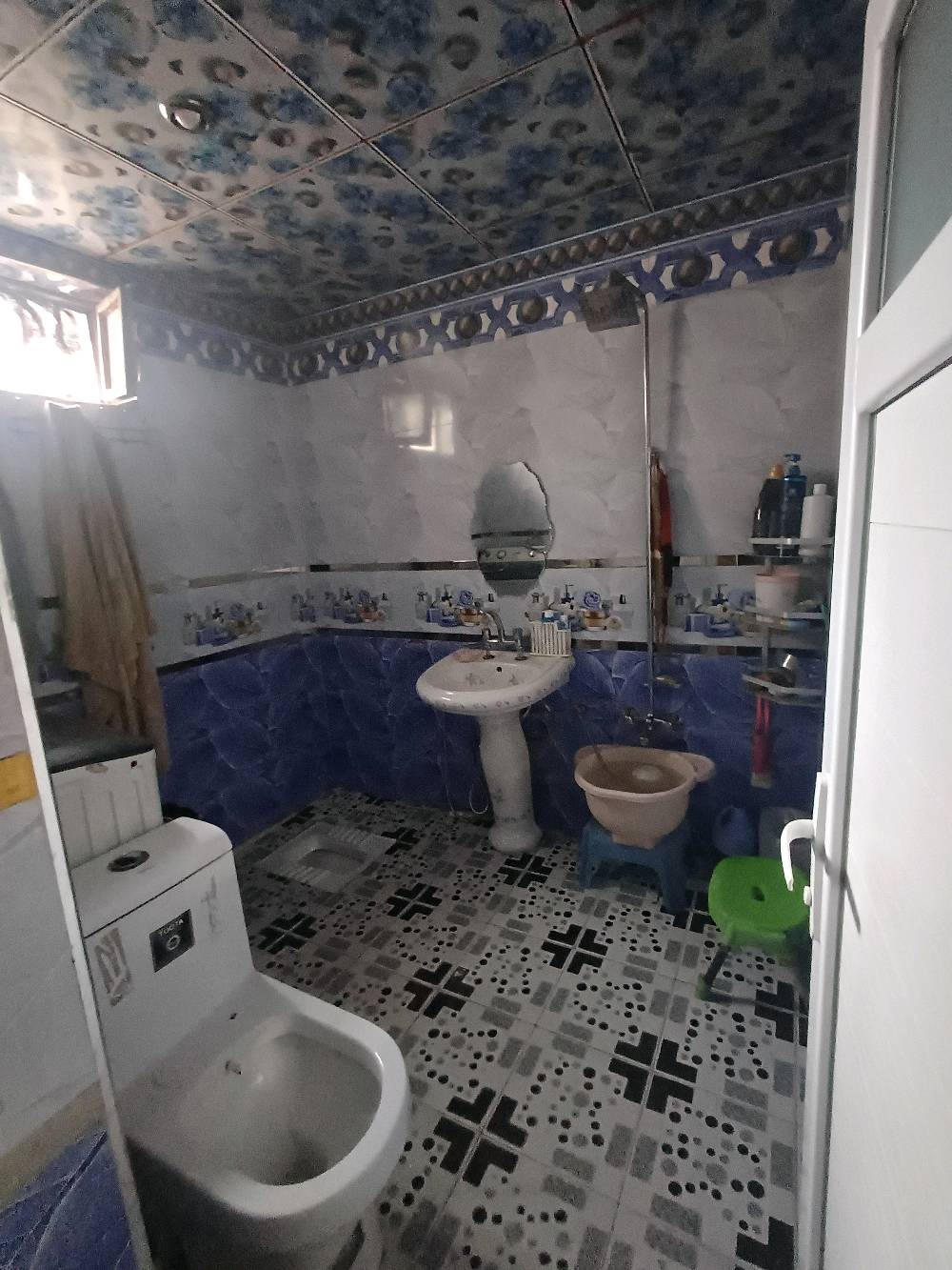بيت للبيع في حي الهادي قرب مستشفى سامراء العام المساحة بالسند 285 واقع حال   400 وطالع من عنده محل ومشتمل 
السعر:300 وبيه مجال مع الاثاث 
طابو ملك صرف بيه غرفتين وهول وحمامين
للاستفسار: ***********
النزال 21 