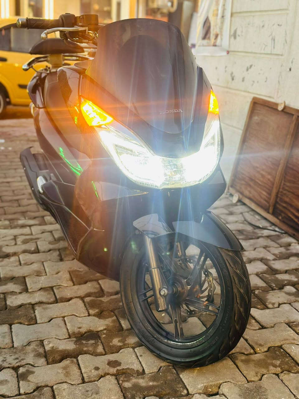 دراجة pcx جيل الثاني ياباني 🇯🇵 كفالة عامة جيب فيتر وافحص ماشية 44 الف كهربائيات كاملة حساسات كلهن شغالات دراجة معروفة الpcx ميحتاج بعد احجي تعال وشوف بعينك السعر 1700 ماكو هيج سعر وهسة كلهن صاعدات  مكاني بغداد الحرية  *********** اتصل او  وتساب
