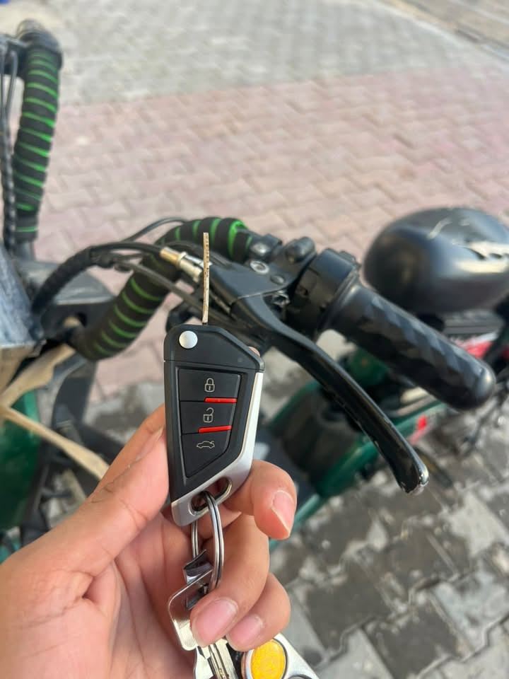 دراجة كهربائية للبيع 📍 النجف
تنباع على وضعها الحالي يراد تبديل بطاريات
بيها تحوير سويج وبصمة، وأكو بصمة وحدها.
4 بطاريات 

📲 واتساب: ‭***********‬
