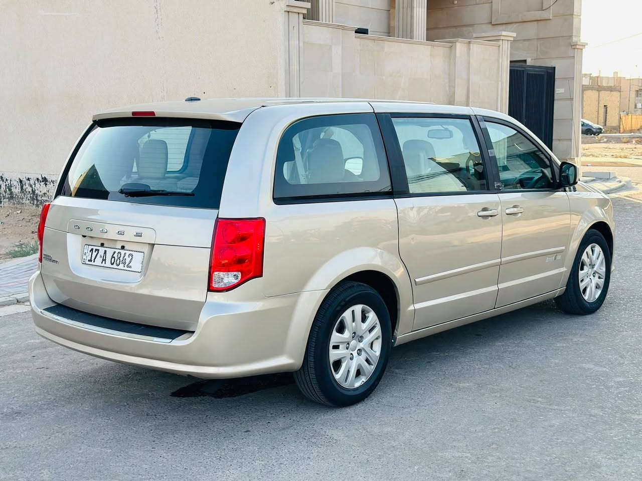 دوج كرفان 2014 وارد امريكي السعر 118 وبيها مجال مواصفات دواخل بيجي 7 راكب 3 قطع تبريد محرك V6. 3600 شاشه كامره خلفيه تحكم ستيرن مثبت سرعه ماشيه 120 حقيقي محرك وكير وتبريد مكفولات حداديه جديده بيها هلال چاملغ صبغ اثر شخط بسيط والباقي كفاله عامه ضربه وصبغ رقم نگليزي بسمي سنويه لل 29 تحويل مباشر مكاني كربلاء المقدسه الاستفسار ***********
