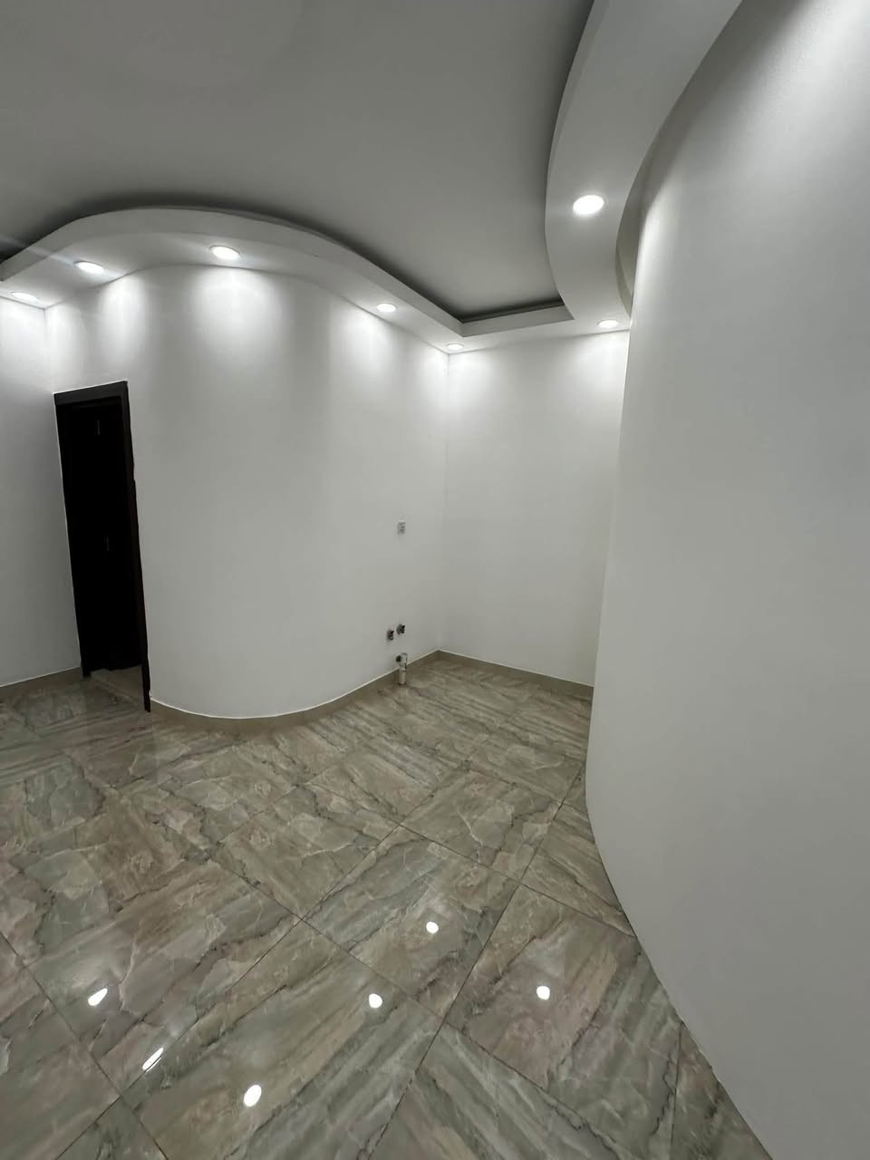 🏠 للإيجار | مشتمل طابق أول

📍 السيدية – خلف هبي هوم

✨ مشتمل مرتب ونظيف، مناسب للسكن الهادئ

🔹 غرفة نوم
🔹 صالة
🔹 مطبخ
🔹 خدمات
🔹 درج مرمر جديد

💰 بدل الإيجار: 600 ألف دينار

📞 للاستفسار والتفاصيل والتنسيق للمعاينة
مكتب الركن الهندسي للوساطة العقارية
