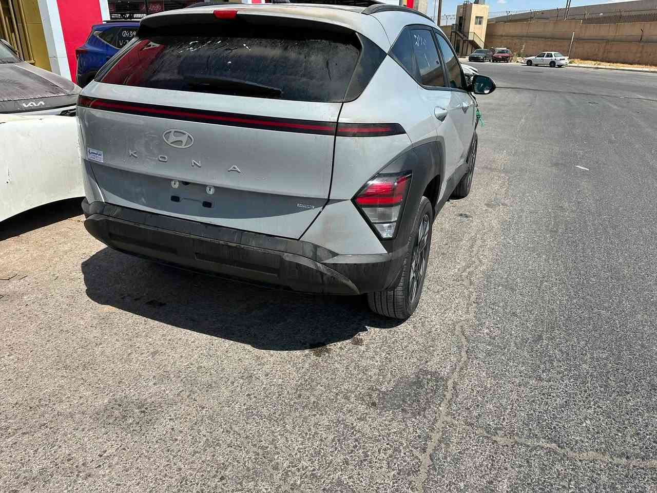 السلام عليكم
كونا موديل 2025
لون سمنتي 
موجوده بل الحره 
شغاله ماشيه 
سياره جديده 
ضرر بس جاملغ 
مواصفات 
شاشه كبيره 
كشن كهرباء 
ويل كبير
حساسات
رادار 
كامره 
ماشيه 10 الف كيلو

السعر.      110 بل الحره 

واصل شهداء لبغداد127

 واصل الحره لبغداد 142 

رقم هاتف *********** ابو يزن
