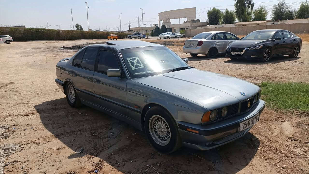 السلام عليكم ورحمة الله وبركاته 520 مسكر كير عادي تايرجديد باتري جديد كأردن جديد صدر جديد ويل خليه جديد خياس مابيها السياره خلاص ترايك وين مايعجبك محرك كير شرط 
سنويه ٣١ هزه جديده 
سستم سماعات باله جامات كهربائي 
فتحه سقف شغاله 
ماشيله معامله مال كوبون بانزين فقط باقيه على الاستلام 
مابيها ضربه 
مال جناي سعرها 50 وبيها مجال الشراي *********** 
الي مايعرف بيهن لايكسر بيها وكلشي اكو. بالسوك حتا ب ١٥ ورقه 
مايعجبك المنشور اعبره
