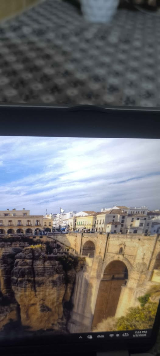 Dell Latitude 5430 - لاپتۆپی دێڵ بۆ فرۆشتن
WINDOWS 11

• مۆدێل: Dell Latitude 5430
• پرۆسێسەر (CPU): Intel Core i5 (جیلی 12)
• ڕام (RAM): 16 GB DDR4
• مێمۆری/هارد (Storage): 512 GB SSD
• کارت گرافیک (GPU): Intel UHD Graphics
• شاشە (Screen): 14" FHD (فول ئێچ دی)
• ڕەنگ (Color): زیوی (Silver)

تایبەتمەندی و بارودۆخ:
• کێشە و عەیب: سیستەم و ناوەوەی بەبێ هیچ کێشەیەکە، تەنها لاستیکی/قایشی دەوری شاشەکەی سەرەوەی کەمێک لێبۆتەوە (هیچ کاریگەری لەسەر شاشەکە یان ئیشکردنی نییە).
• تەندروستی پاتری: سەدا ٧٦٪ (Battery Health: ~76%).
• پاشکۆکان: جانتای لەگەڵدایە.
• گونجاوە بۆ: کاری ڕۆژانە، خوێندن، و بەرنامەسازی.
نرخی 460 هەزار و مەجال ئەگەر کڕیار بیت ڕێک دەکەوین 

وەتسئاپ
***********
*********** أربيل, العراق
