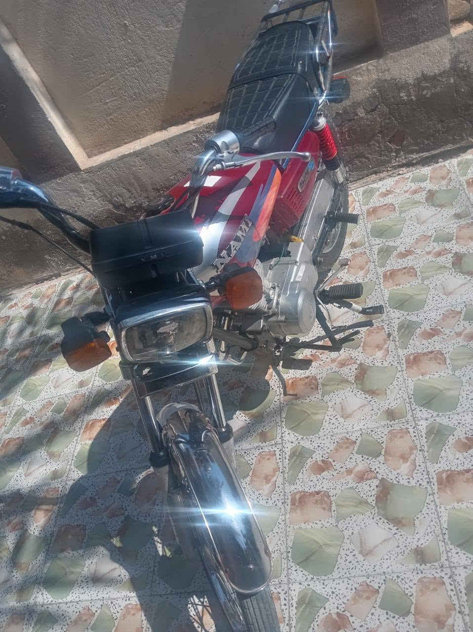 سلام عليكم دراجه نامه شلامچه للبيع سعر750الف وبيه مجال وراق سكنروراقهه الصليه منكعات بلا مي مكان طريج ***********
