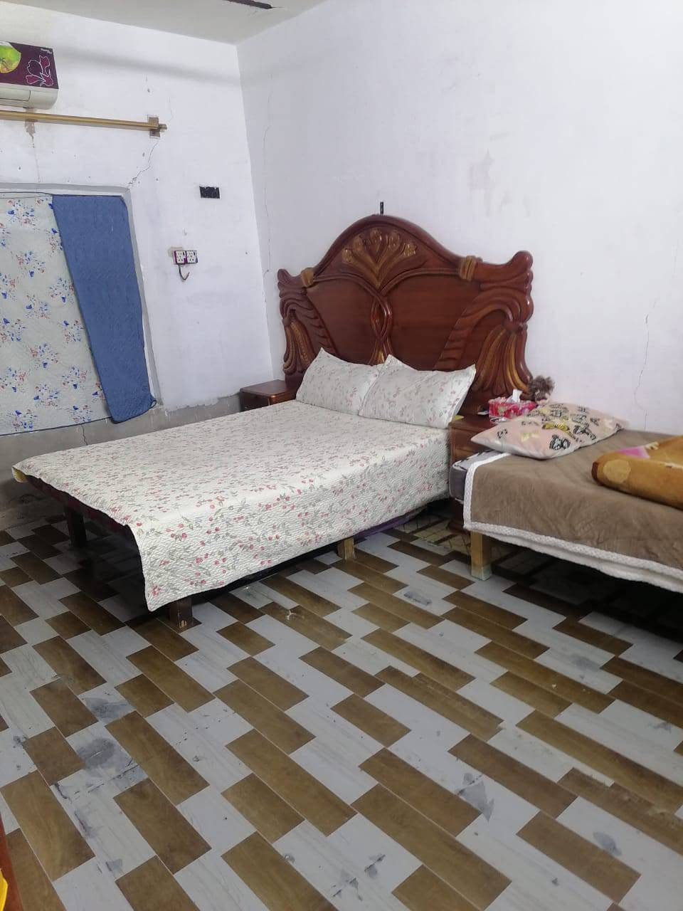 دار للبيع مساحه 250 بناء غرفتين وصاله ومطبخ وصحيات سند 25 مشمول بقرار التطويب معاملة بلديه كامله نزلة شيخ سامي سعر 20 وبي مجال للاستفسار اتصال على صاحب الدار ***********
