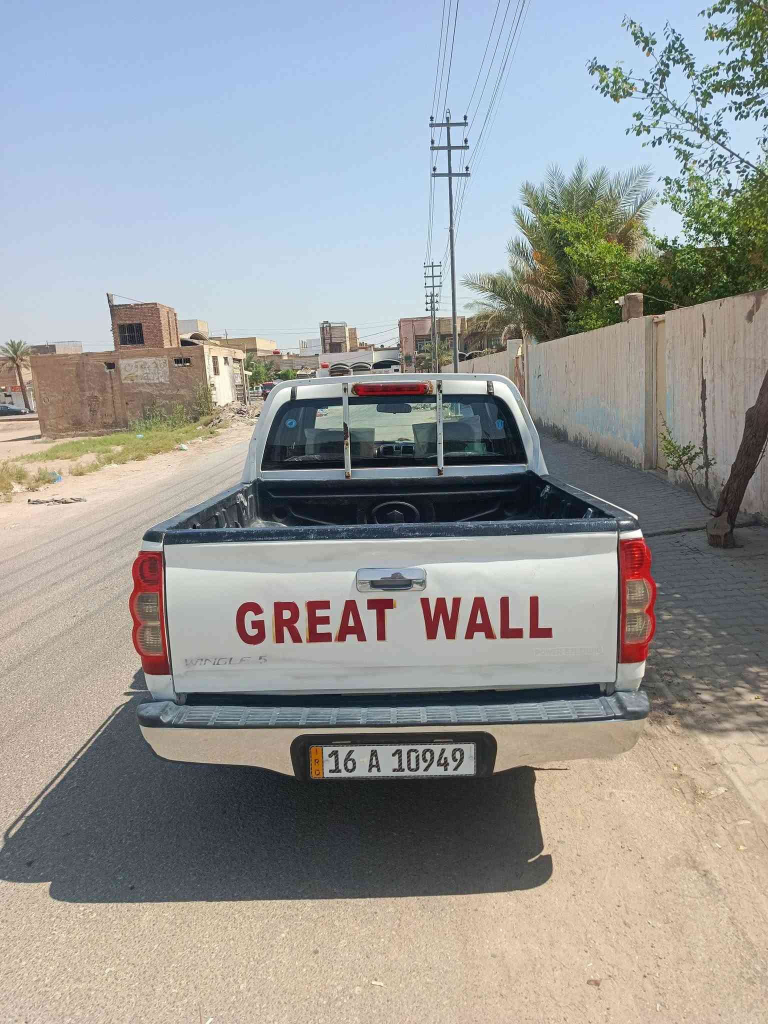 السلام عليكم للبيع كريت وول ٢٠١٣ مكفوله بيهه بس باب الصدر مبدل اصلي كير مكينه حداديه كله مكفول تايرات جدد اخوان السياره بسمي مداور ثاني يوم اداورلك قبل يومين رقمتهه يعني مصفره غرامات وضريبه معفيه  مكاني الكوفه حي ميسان السعر ٦٥ موبايل ***********
