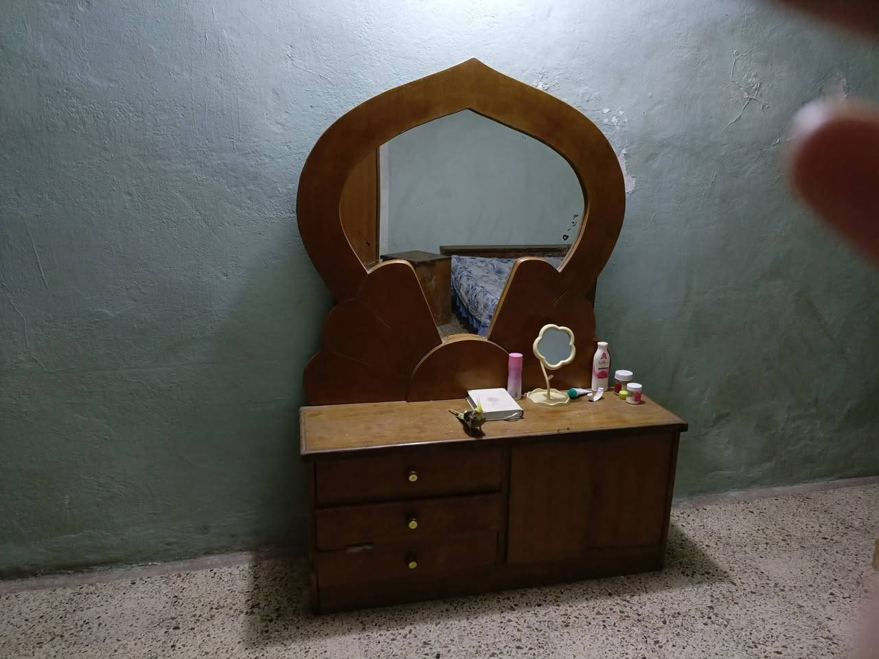 السلام عليكم
بغداد شعب
غرفة نوم للبيع مستعلمه 
سعر خاص
***********
