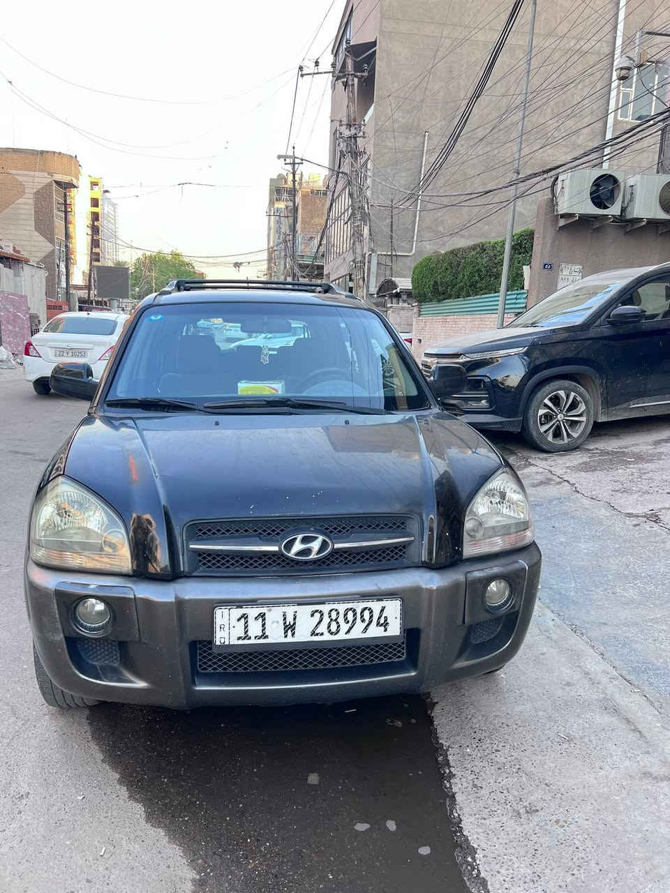 السلام عليكم سياره
توسان موديل 2007وارد امريكي 
محركها 2700 v6مكفول 
كيرها مكفول 
سياره ماشيه 117.000mil
موصفات سيارة 
4×4 فور ويل
دبل كزوز 
كشن سايق ميكانيك مو كهرباء 
سياره نظيفة مال بيت واريد ابيعها او أراوس بسياره صغيره.
سياره 90وبيها مجال. للشراي. 
مكان السياره بغداد الدورة 
رقمها انكليزي بغداد 11
وباسمنا.
***********
